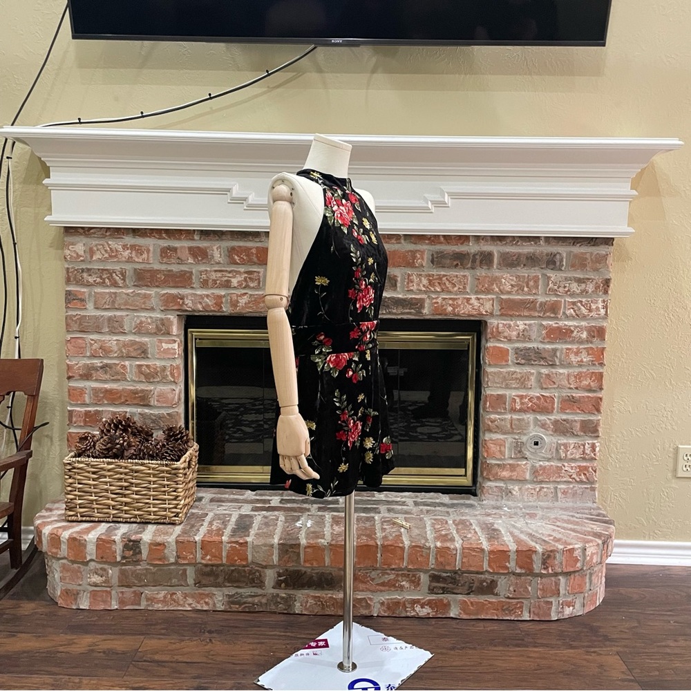Audrey 3+1 Black Floral Velvet Halter Romper / S / Excellent condition - Picture 14 of 16